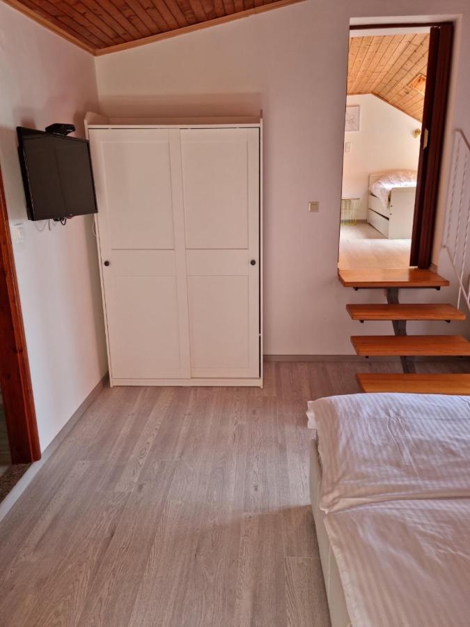 Apartments Zala Matusan Supetarska Draga Exterior photo